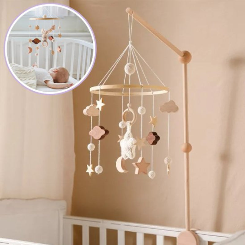 Mobile bebe artisanal en bois naturel et crochet - Design nordique pour décoration chambre d'enfant moderne