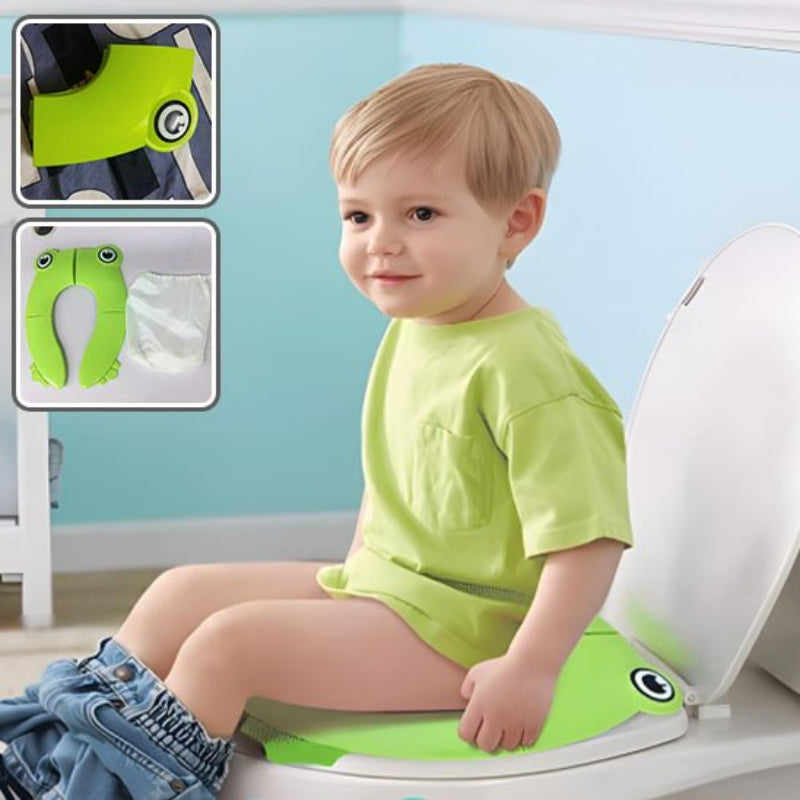 Réducteur de toilette vert forme grenouille, petit garçon en polo vert assis confortablement, mécanisme pliable visible