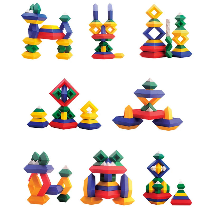 Créations imaginatives avec blocs de construction formant des robots et animaux colorés en rouge, bleu, jaune et vert