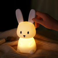 https://entrebebeetmoi.com/cdn/shop/products/lulu-rabbit-mon-doudou-veilleuse-en-silicone-entre-bebe-et-moi-167618_200x.jpg?v=1664749249